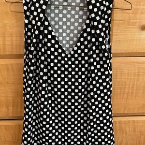 Banana Republic Black and White v neck sleeveless top XS